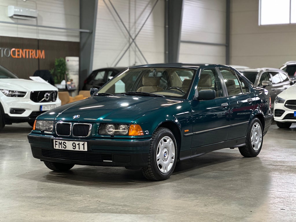 BMW 318 i Sedan Sv-Såld NyServ OxFord Grön 115hk