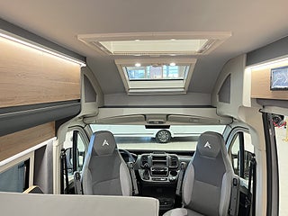 Husbil-halvintegrerad Affinity ONE by K A B E 13 av 28