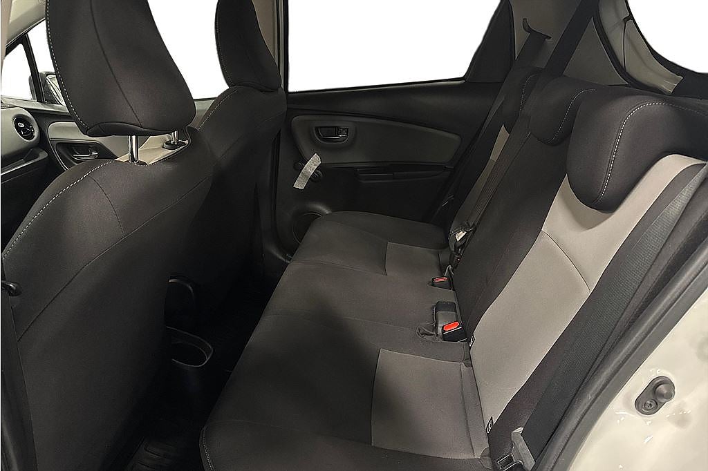 Toyota Yaris Hybrid, 1 brukare, FR 2,95%, P-sensorer fr & bak, tonade rutor