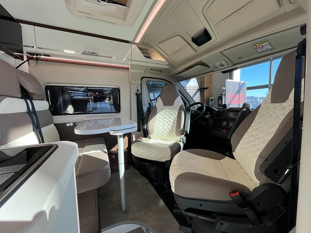 Karmann-Mobil Davis 620 /Solcell/Långbädd/Litium/B-kort/Van - Karmann-Mobil