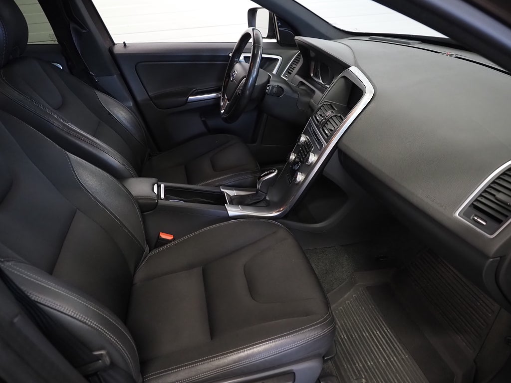 Volvo XC60 D4 AWD 190hk Classic Momentum | Drag | Pano | Kamera | 2017