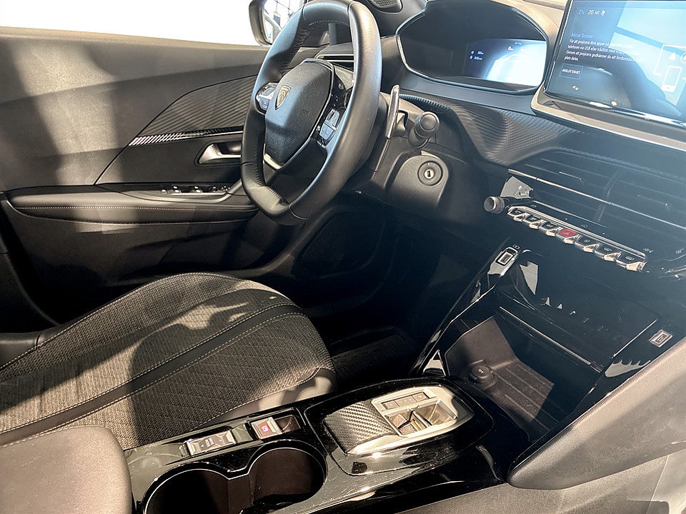 Bild på Peugeot 2008 Allure 1.2 PT 130hk B-KAMERA CARPLAY