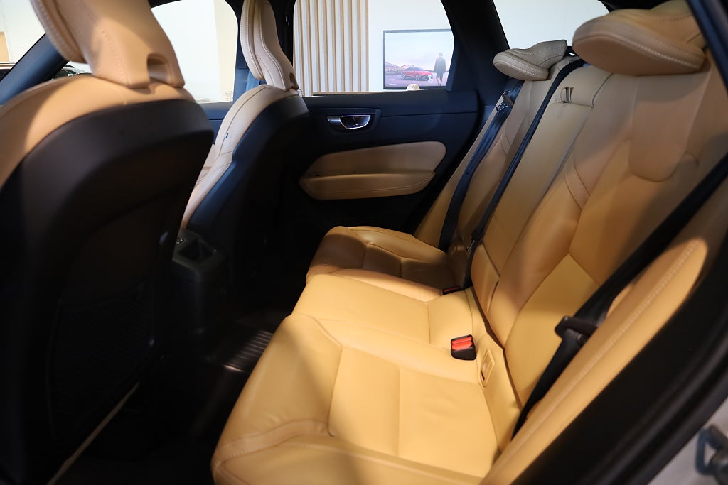 Volvo XC60 Recharge T6 AWD AUT Ultimate Dark Pano H&K Orrefors 2024