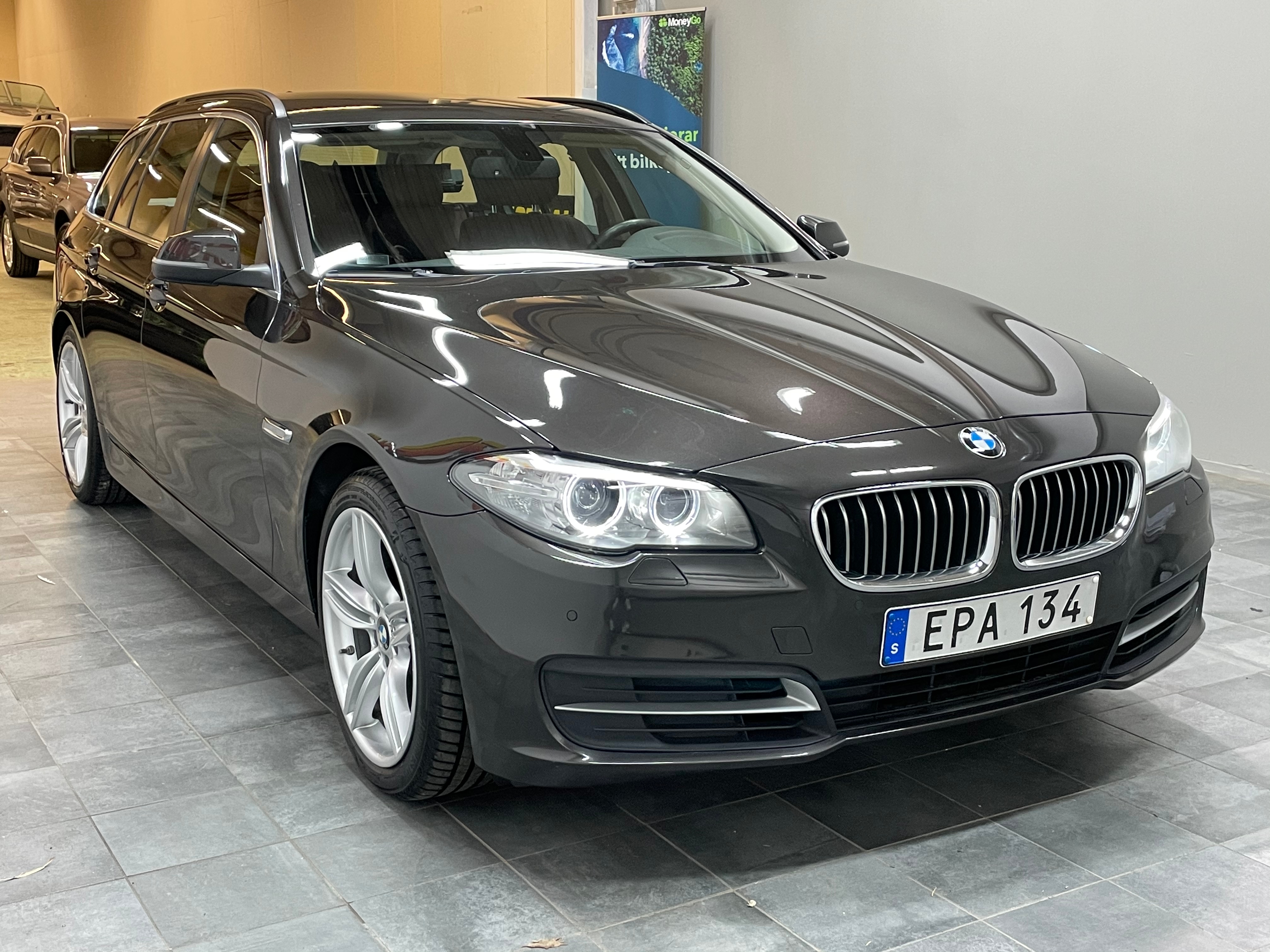 BMW 520 2015, bild 2/49