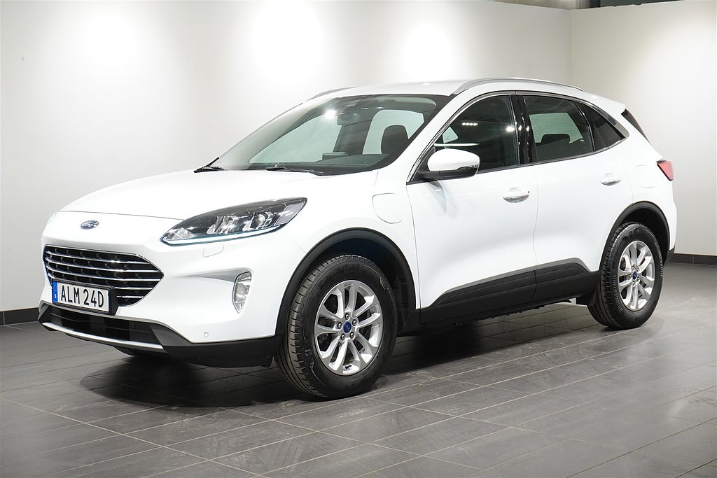 Ford Kuga Plug-In Hybrid Titanium Vinterpaket | Ränta 2,99%