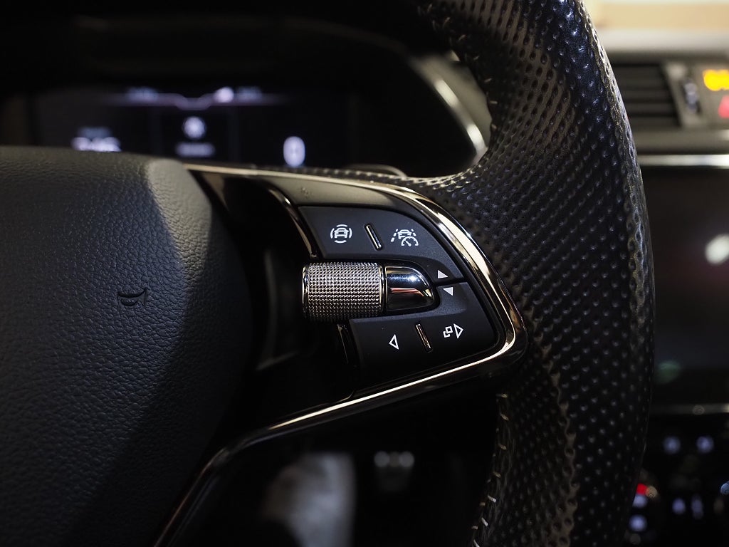 Skoda Superb iV 218hk  Sportline |Cockpit|Drag|Värmare| 2021