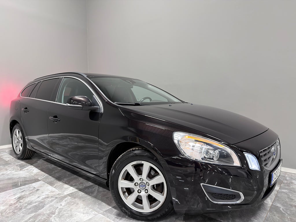 Volvo V60 T4F Automat/Momentum/Drag/Värmare/BT/Nyservad/180HK