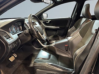 Volvo XC60 D5 AWD AUT R-Design Business Drag Värmare Kamera S&V – bild 7