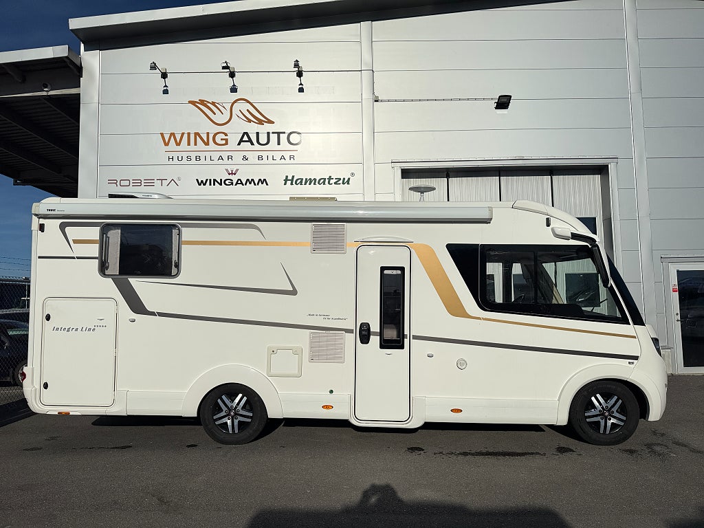 Eura Mobil Integra Line 725 QB 150HK Höj & sänkbar Queensbed! Drag! AC i bo