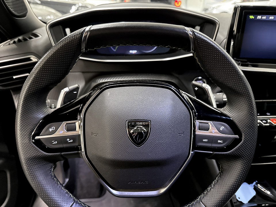 Bild på Peugeot 2008 GT 1.2 PT 130hk Aut - ELSTOL,B-KAMERA,CARPLAY