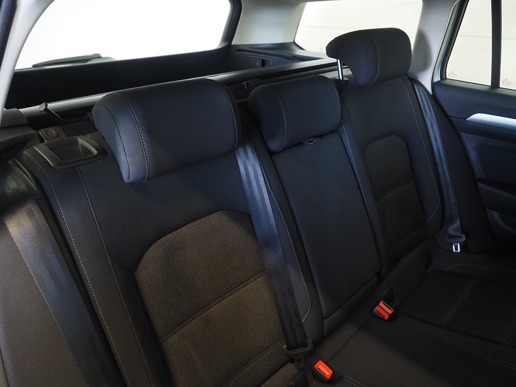 Volkswagen Passat Sportscombi 1.4 TSI 150hk Cockpit Drag Kamera 2018