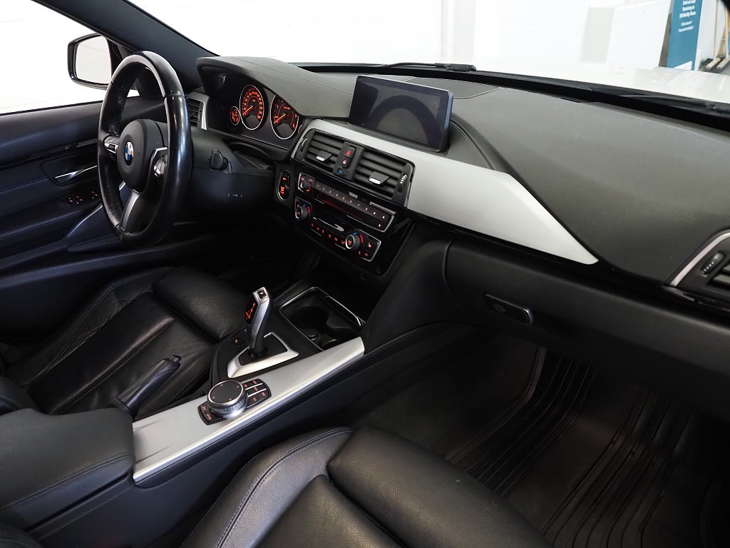 BMW 320d Sedan xDrive 190hk M Sport |Navi|Skinn|Kamera|Drag|