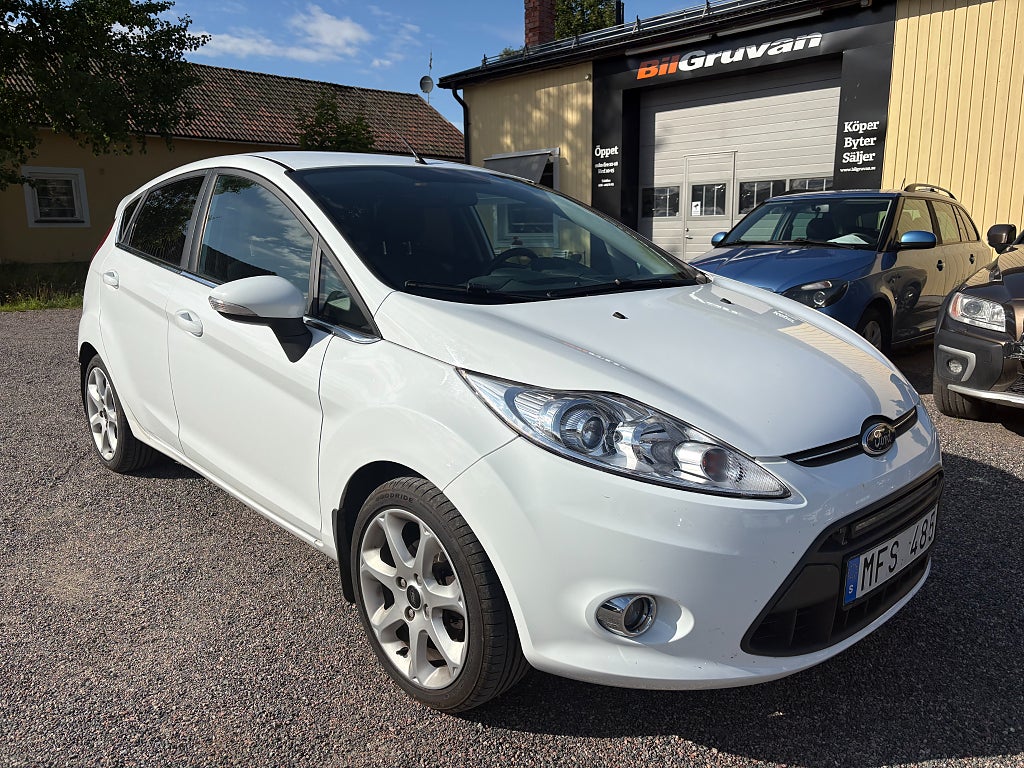 Ford Fiesta 5-dörrar 1.25 Titanium M-Värmare LED-Ramp