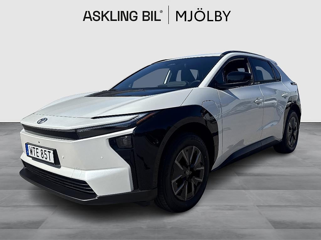 Toyota bZ4X 73.1 kWh AWD Executive Nya modellen