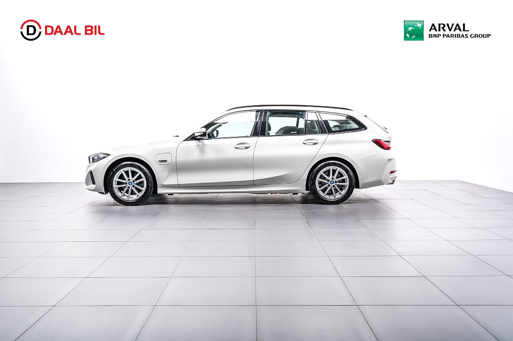 BMW 330e TOURING STEPTRONIC 292HK P-VÄRM NAVI CARPLAY
