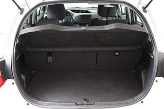 Halvkombi Toyota Yaris 25 av 25