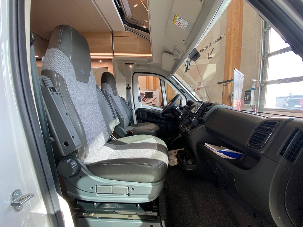 Adria Matrix Plus 670 SL / ALDE / Taksäng / 5 bältad / Auto - Adria