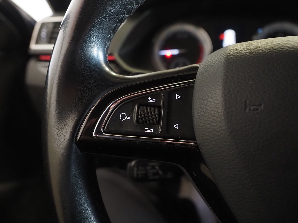 Skoda Superb Kombi 2.0 TSI 4x4 280hk L&K Navi B-Kam Skinn 2018