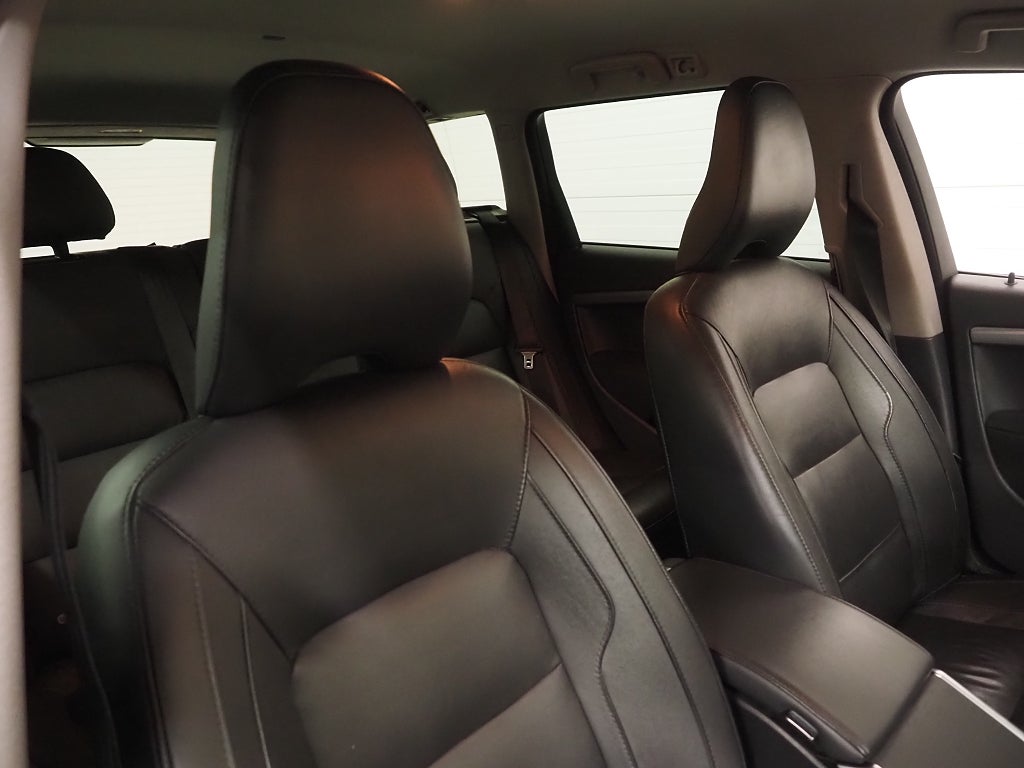 Volvo V70 D2 Geartronic Momentum Drag BLIS Farthållare Skinn 2015