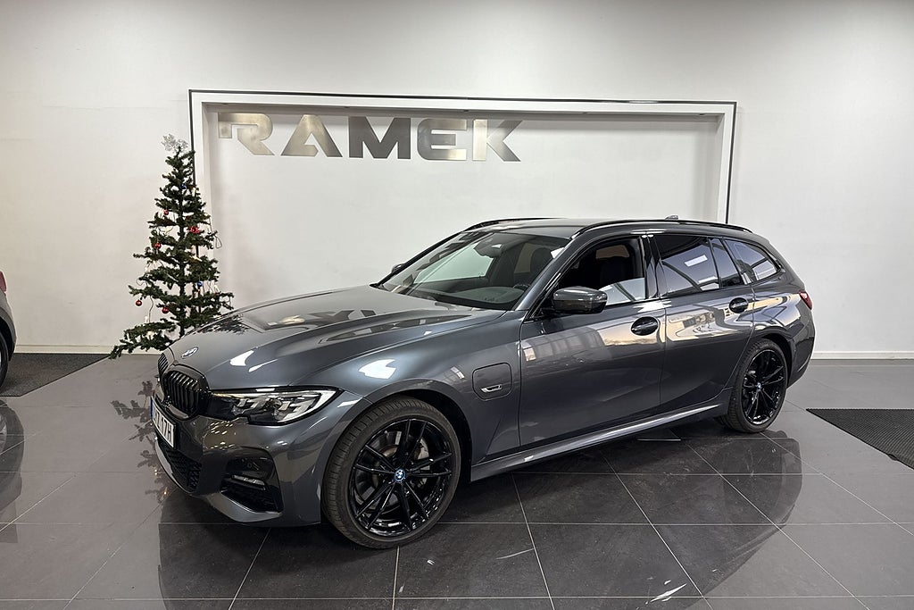 BMW 330e xDrive Touring Steptronic M Sport Låga mil V-hjul
