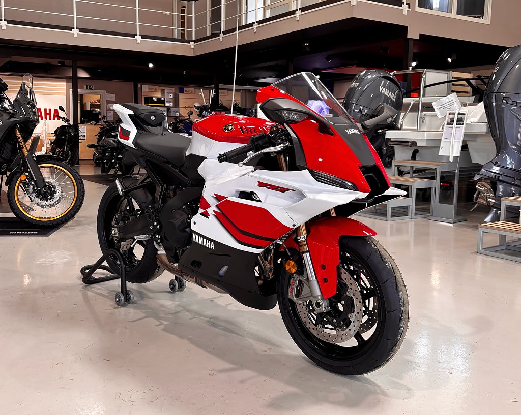 Yamaha R9 70th Anniversary Omgående leverans