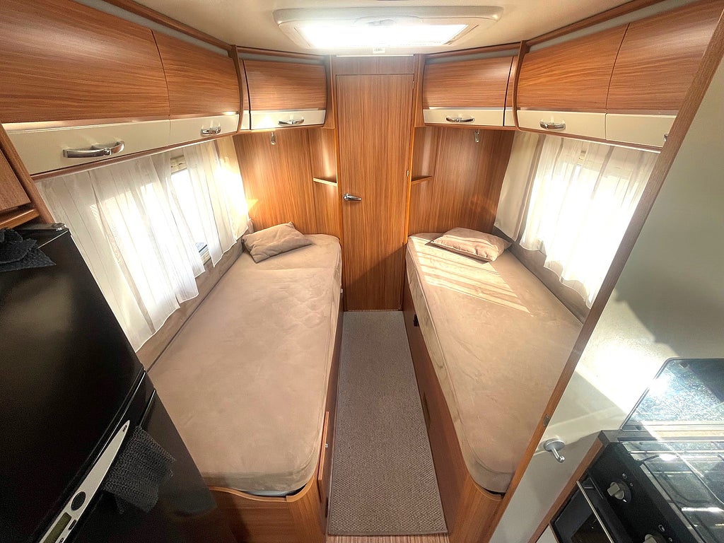 Adria Coral S 670 SLT långbäddar toa bak 5 åkande 3500 kg