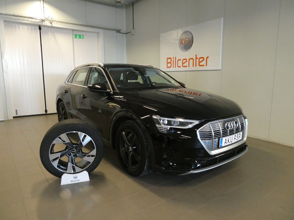 Audi E-Tron 55 quattro *3,99%RÄNTA* Värmare-Drag-Skinn-Kamera-Navi