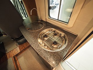 Husbil-halvintegrerad Hymer T 674 SL 10 av 19