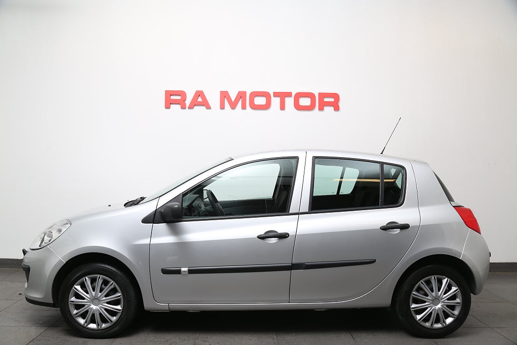 Renault Clio 1,6 112hk Automat 5-dörrars Motorv l Nybesik l Ny K-rem 2006