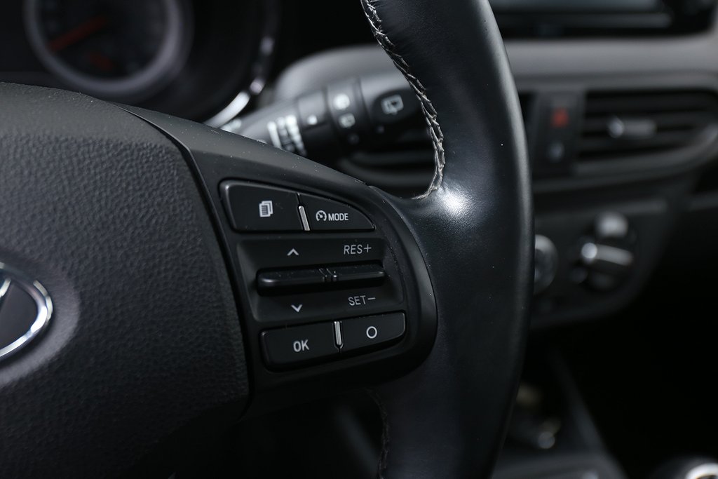 Hyundai i10 1,0 67hk Essential 5-D CarPlay Bluetooth 2021
