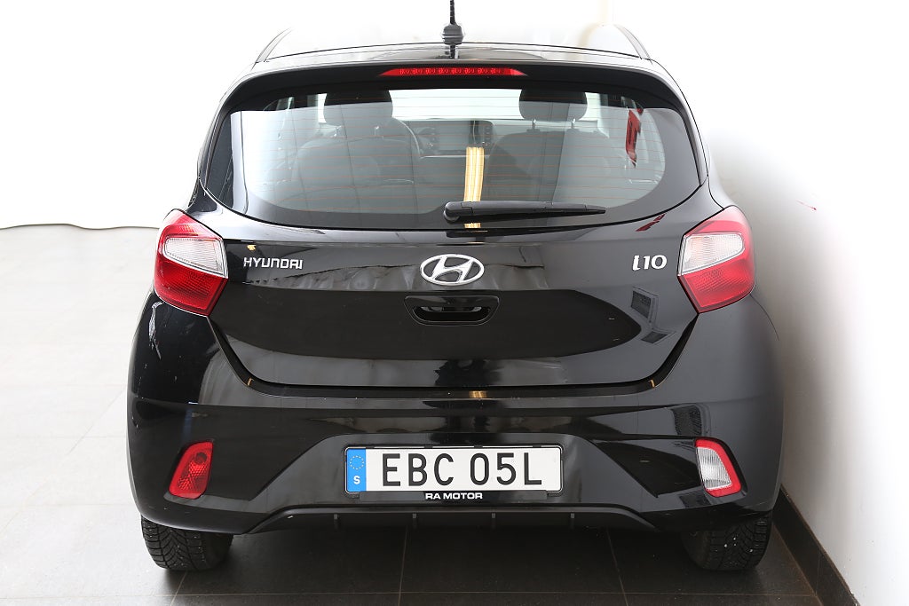 Hyundai i10 1,0 blue 67hk Essential Automat CarPlay Motorvärmare 2021