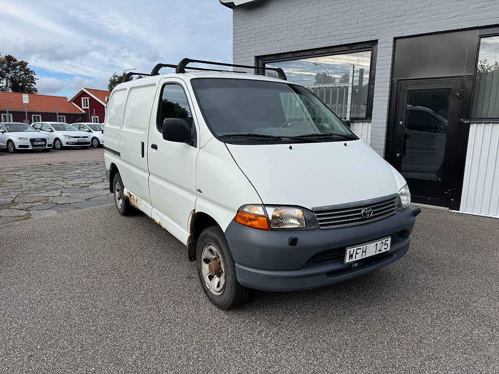 Toyota Hiace 2.5 TDI 102HK 4WD / AC / DRAG / DUBBLA SKJUTDÖRRAR