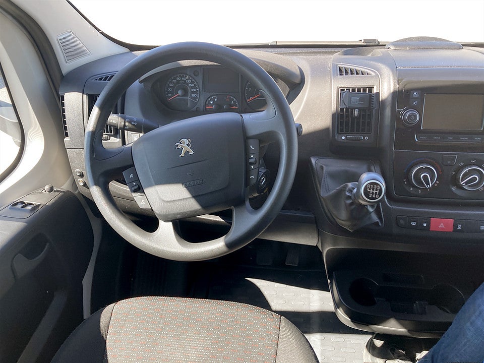 Bild på Peugeot Boxer Chassi Volymskåp 335 2.2 BHDi 165hk BACKKAMERA