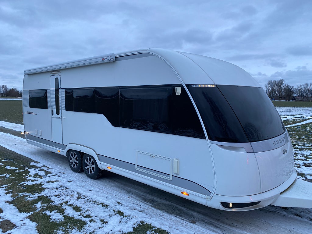 Hobby 610 UL Premium Långbäddar/ Boxmarkis/ Tält