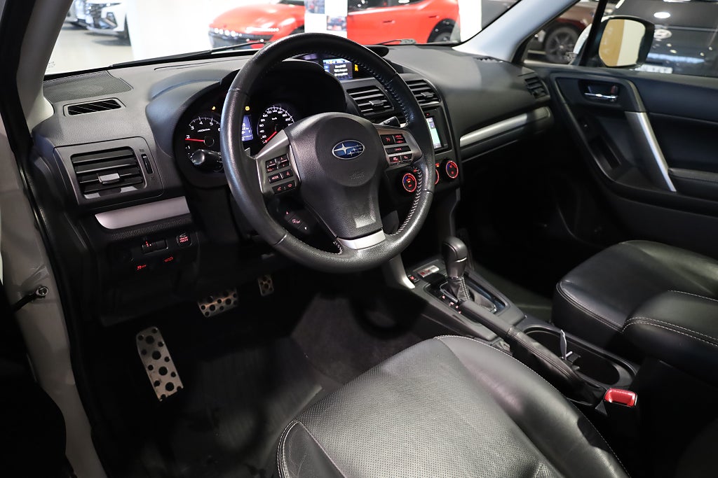 Subaru Forester 2.0 4WD XT 241HK Drag M-Värme H&K Navi Kamera Panorama 2014