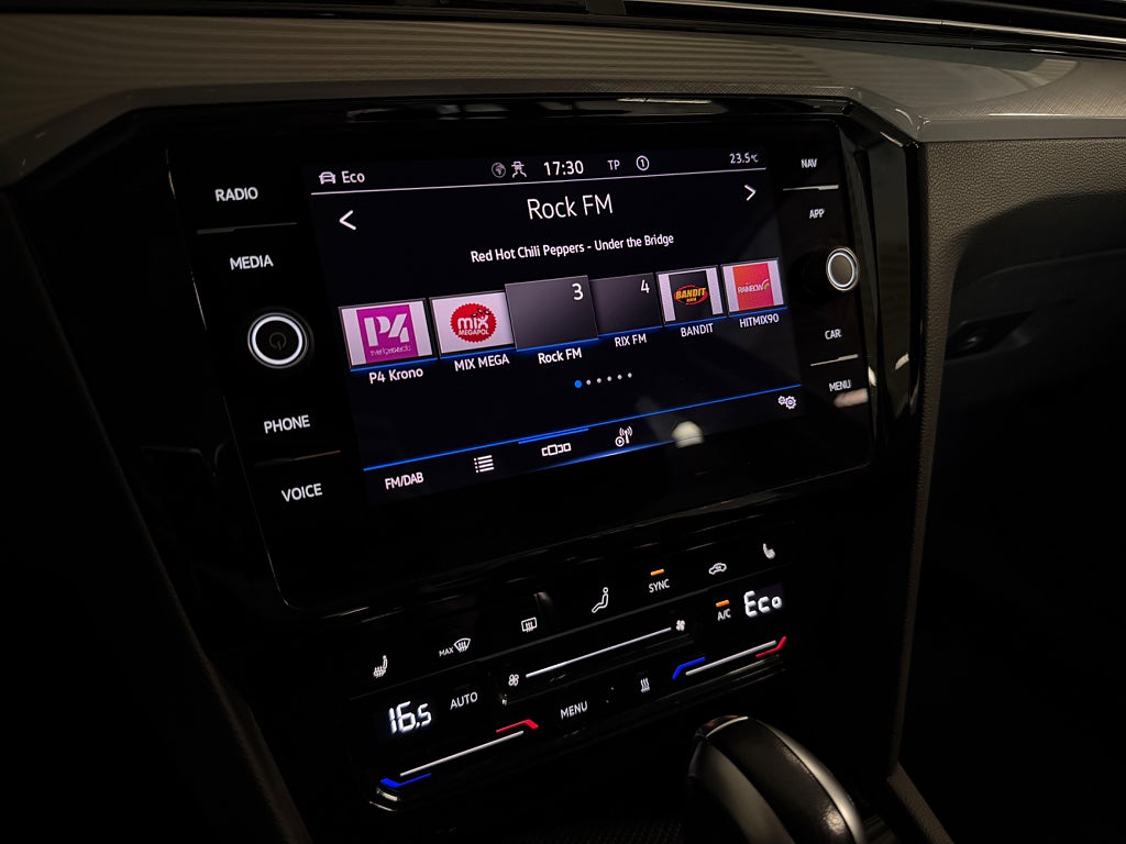 Volkswagen Passat Sportscombi GTE DRAG Värmare Navi Adap-farth Carplay bild 22