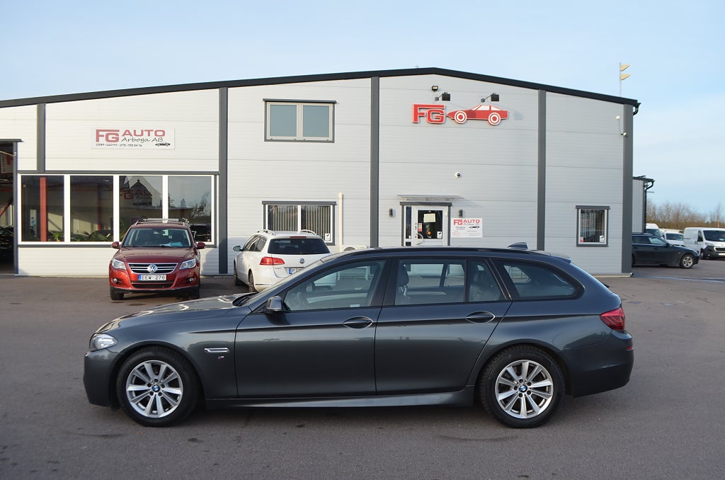 BMW 520 d Touring LCI M Sport 190 hk En Ägare Drag Euro 6 