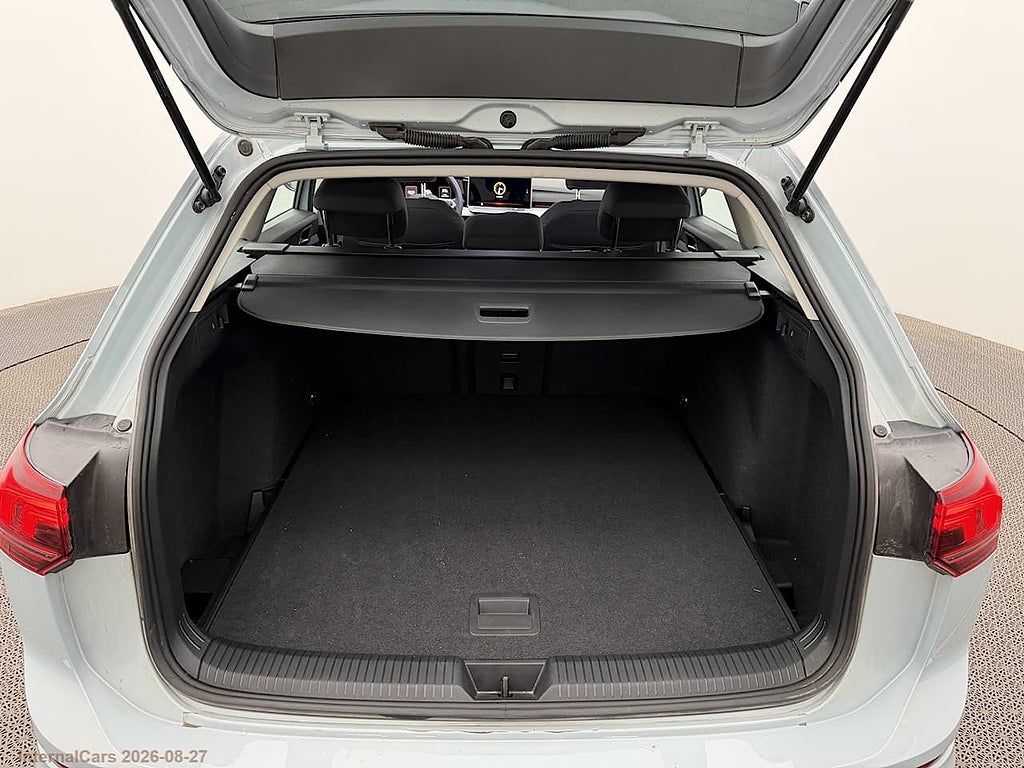 Volkswagen Golf I DSG 1.5 eTSI 150hk Drag och P-värmare