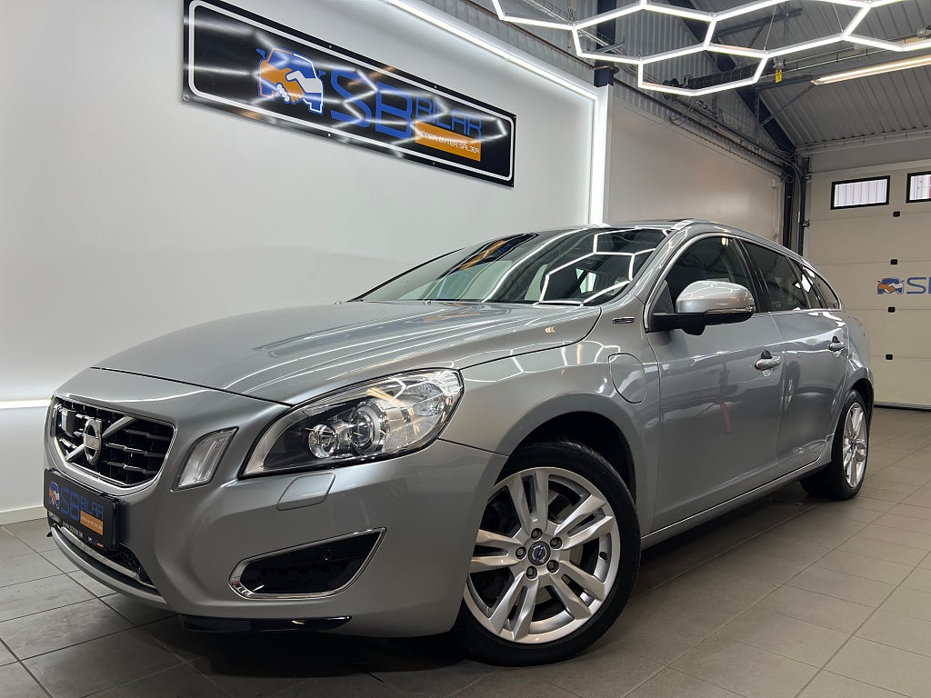 Volvo V60 D6 Plug-in Hybrid AWD Tacklucla Blis Kamera 283hk