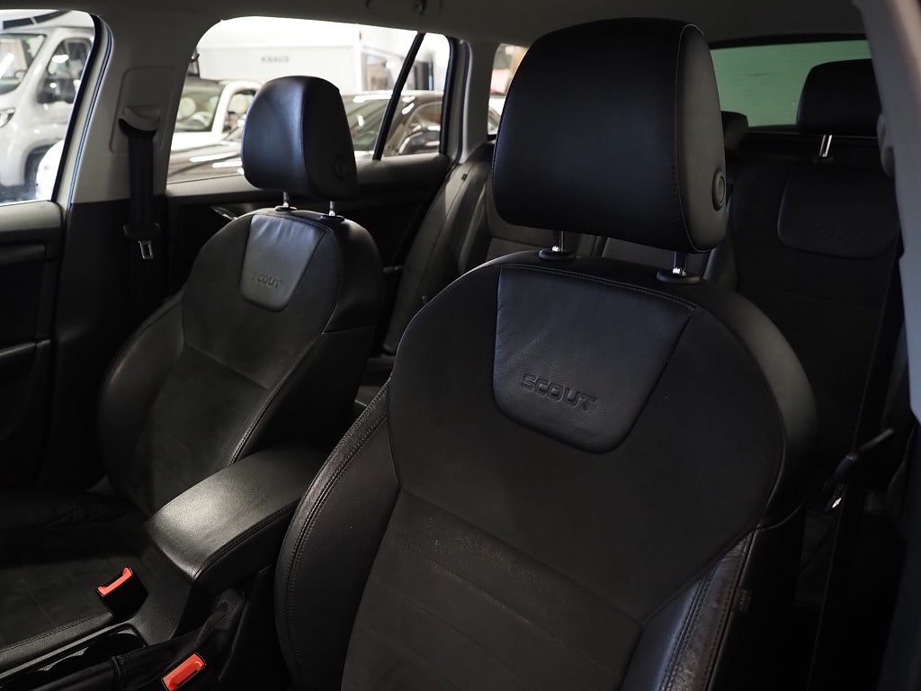 Skoda Octavia Scout 2.0 TDI 150hk 4x4 | Drag | D-värm | Navi | 2015