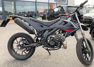 Moped/EU-Moped Rieju MRT Supermotard Black Edition 2 av 5