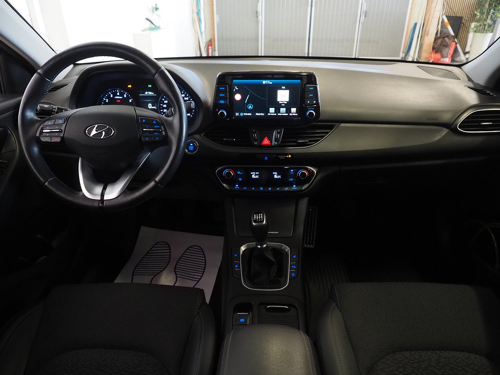 Hyundai i30 1.4 T-GDi 140hk Premium Navi M-Värm Kamera 2018