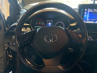 SUV Toyota C-HR 13 av 24