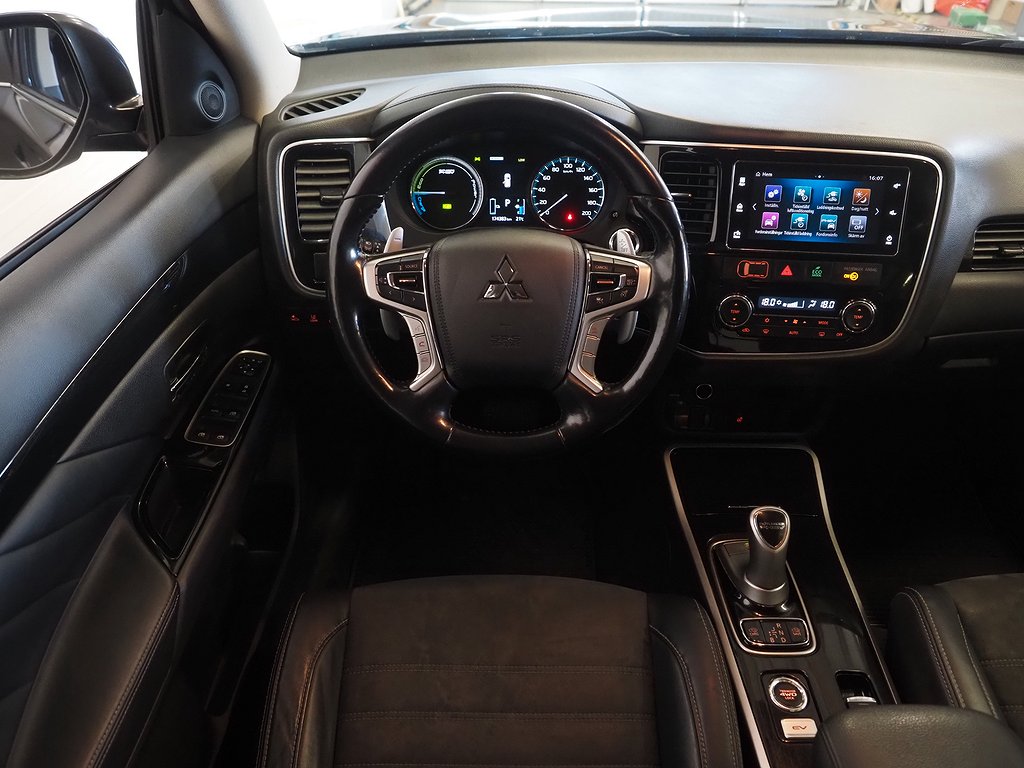 Mitsubishi Outlander PHEV 4WD CVT Comfort Drag Kamera 2017
