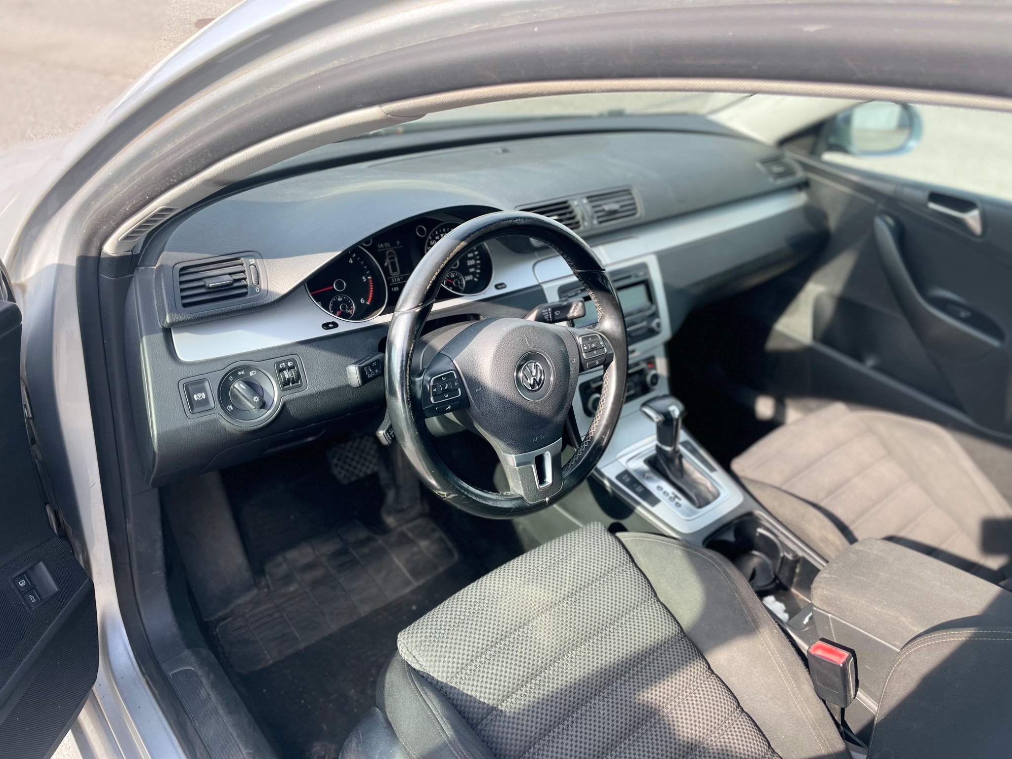 Volkswagen Passat 2.0 TDI Sportline obs 2010, bild 6/32