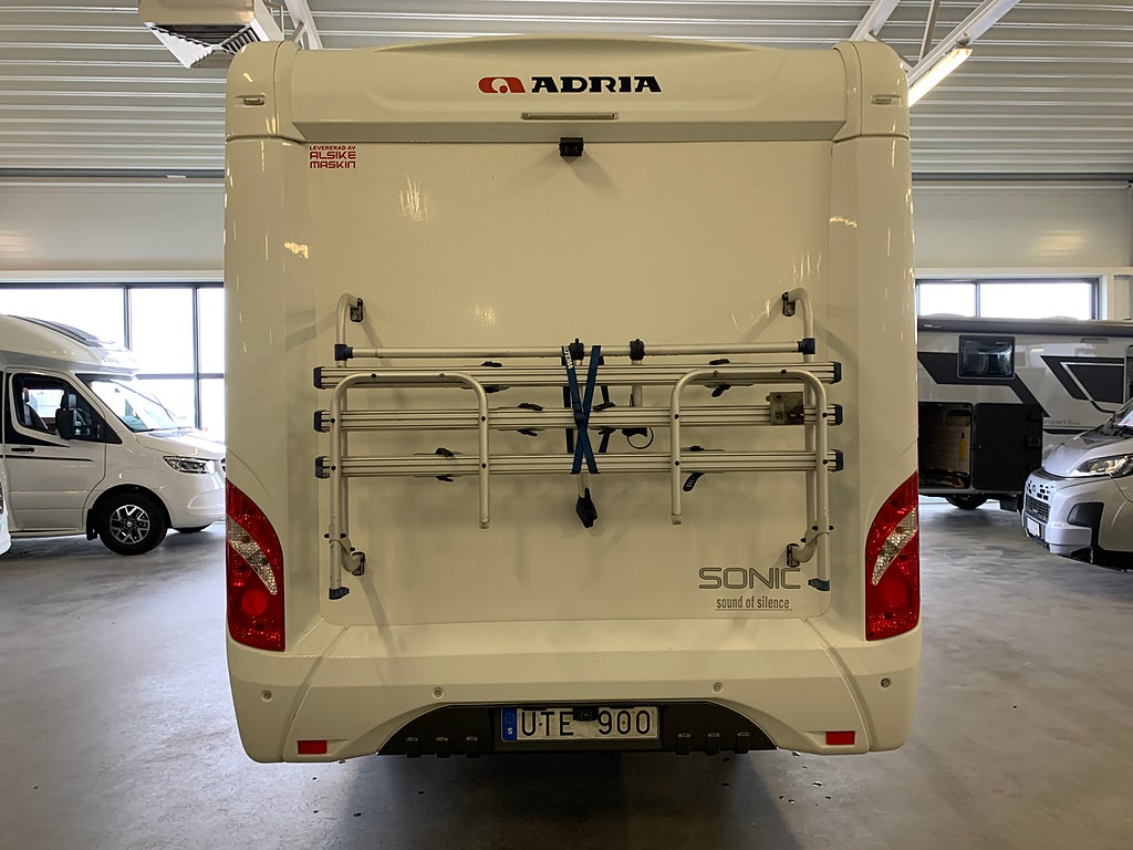 Adria Sonic i 700 ST / Solcell / Cykelställ / Taksäng / Ugn - Adria