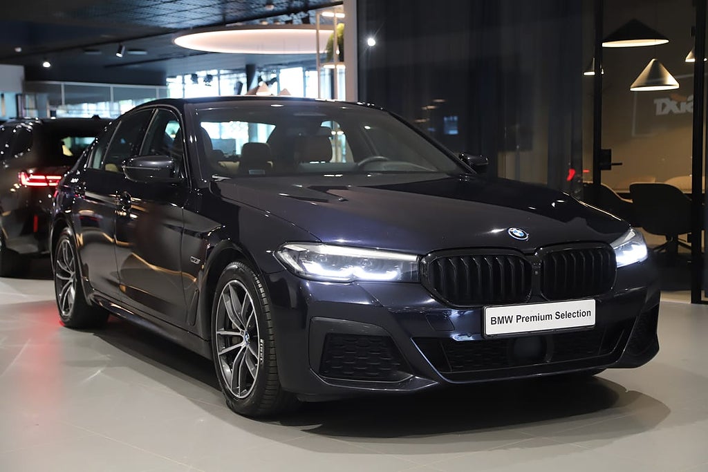 BMW 545e xDrive Sedan // M Sport // HUD // Comf. Acc