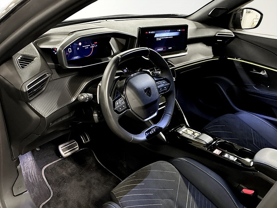 Bild på Peugeot 2008 GT 1.2 PT 130hk Aut B-KAMERA CARPLAY