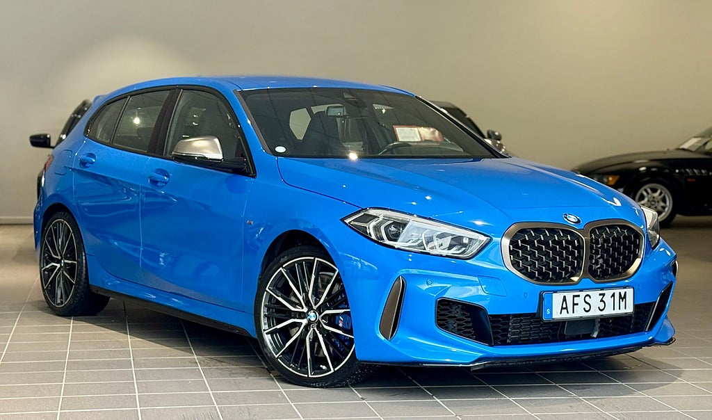 BMW M135i xDrive 306hk M Sport Innovation/Connected/Skalstol/H-K