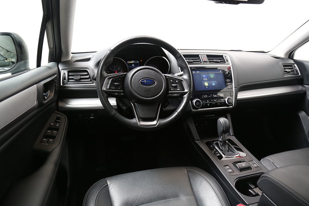 Subaru Outback 2,5i 175hk Ridge AWD Aut Skinn Motorv Drag Bränslev 2019
